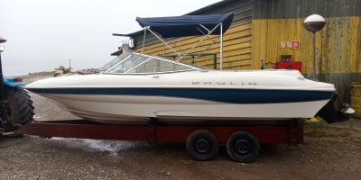 BAYLINER 2002 CAPRI 215